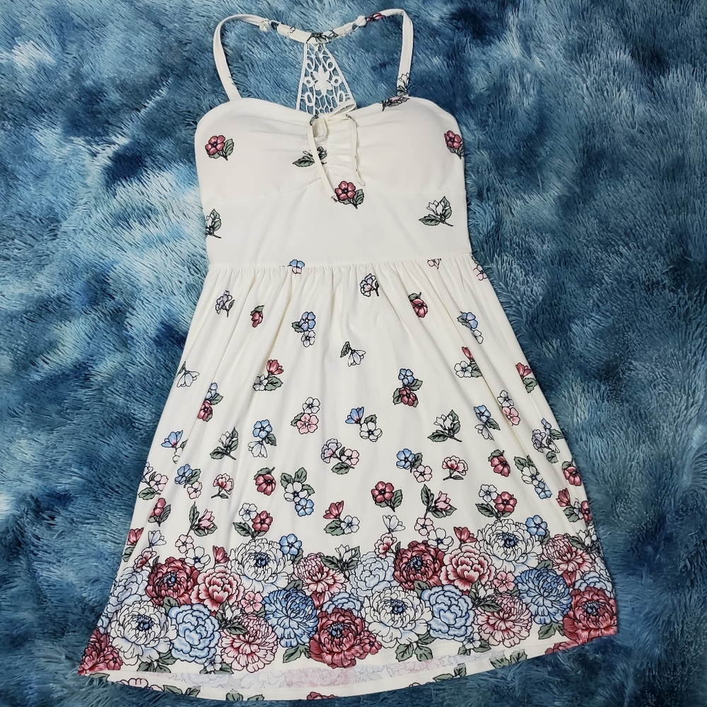 WHITE FLORAL SUNDRESS! - Picture 12 of 16